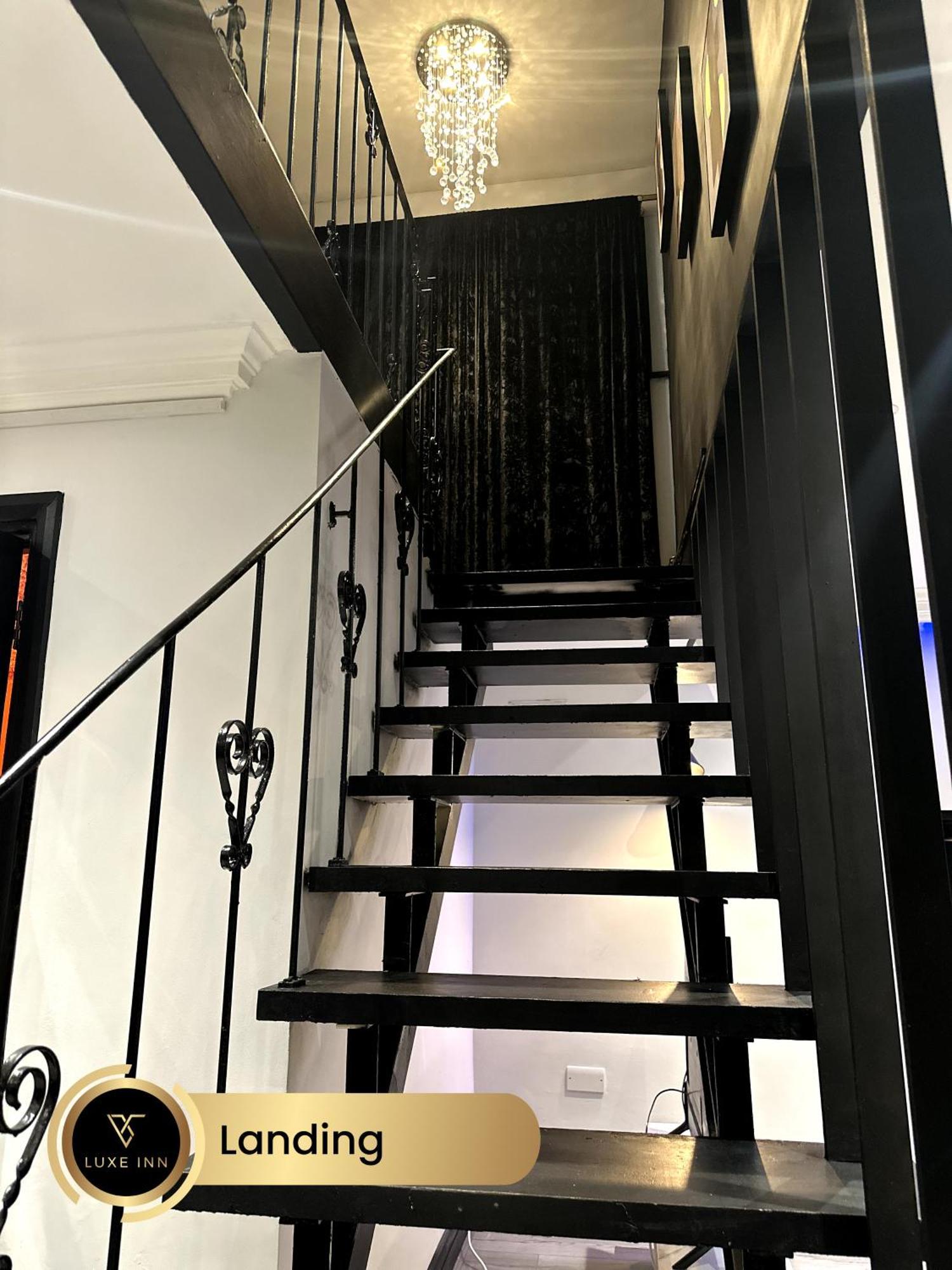 4 Bedroom House, Heathrow Airport, Luxe Inn Colnbrook Ngoại thất bức ảnh