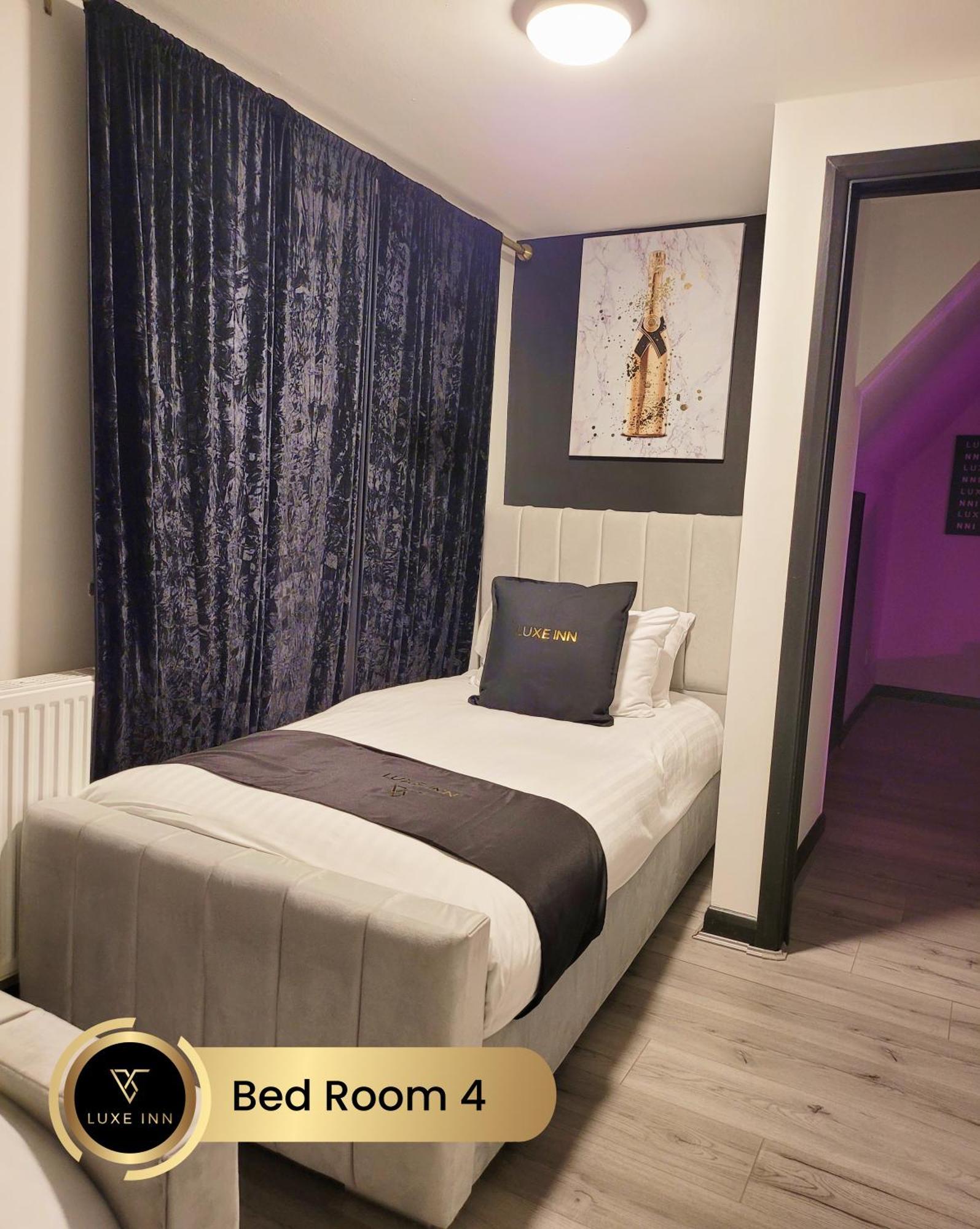 4 Bedroom House, Heathrow Airport, Luxe Inn Colnbrook Ngoại thất bức ảnh