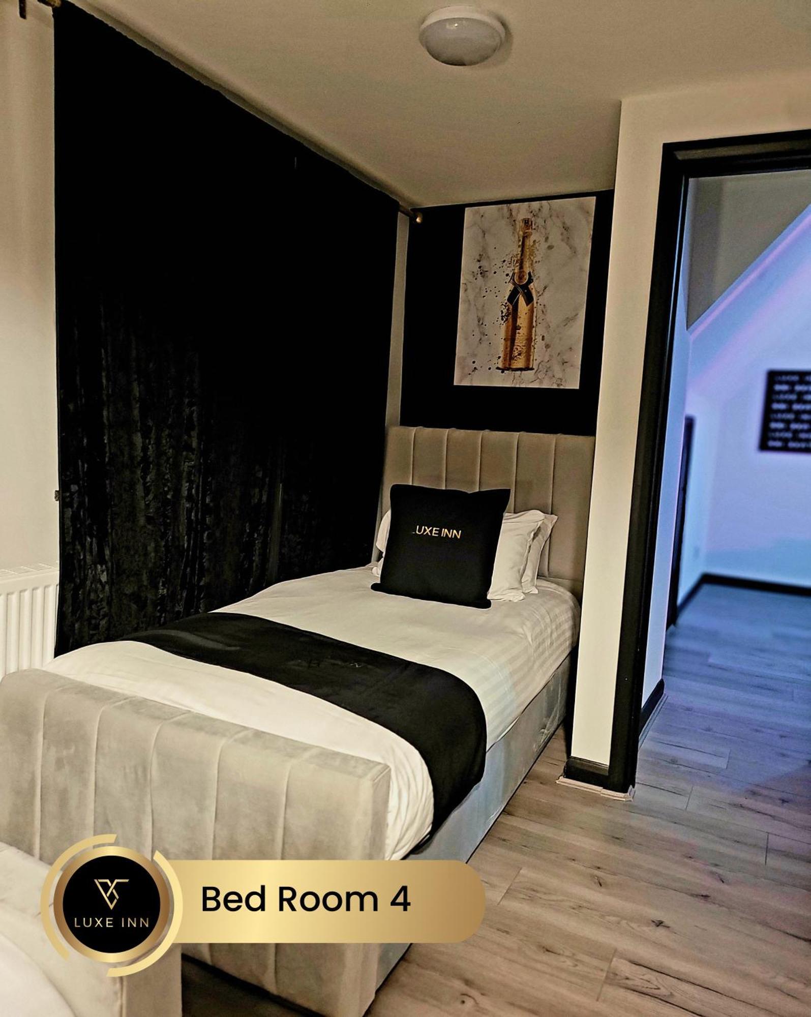 4 Bedroom House, Heathrow Airport, Luxe Inn Colnbrook Ngoại thất bức ảnh