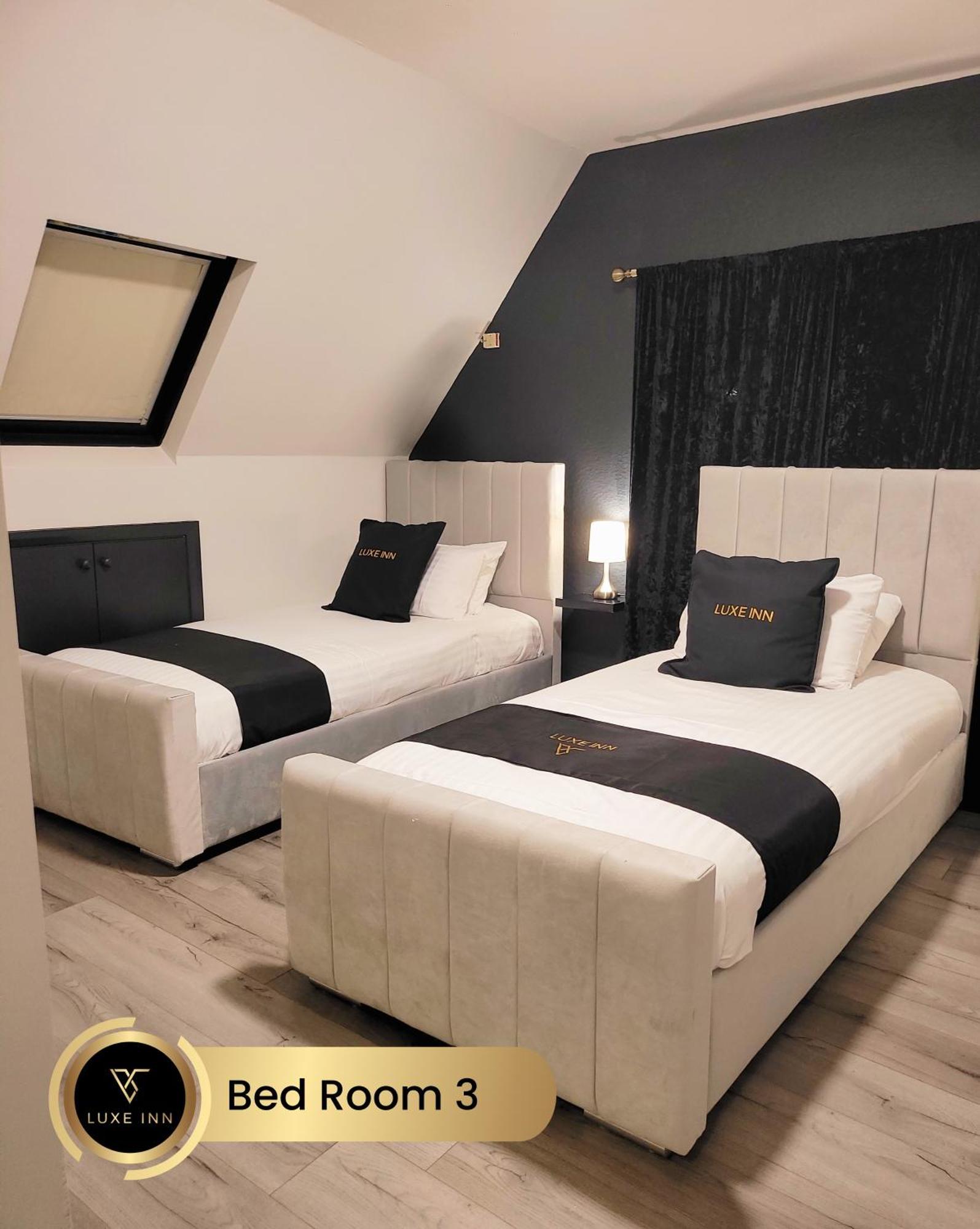 4 Bedroom House, Heathrow Airport, Luxe Inn Colnbrook Ngoại thất bức ảnh