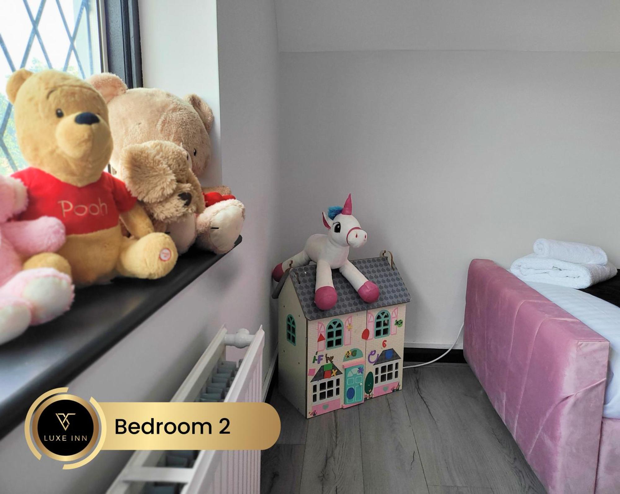 4 Bedroom House, Heathrow Airport, Luxe Inn Colnbrook Ngoại thất bức ảnh